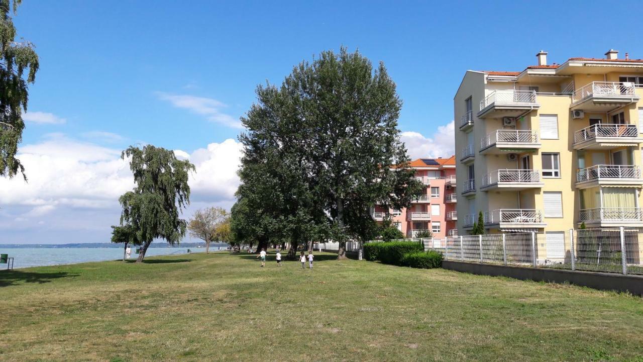 Siofoki Vizparti Nyaralo - Lakeside Apartment Exterior photo